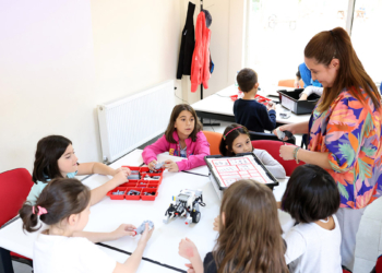Çocuk Teknoloji Evinde ders başladı