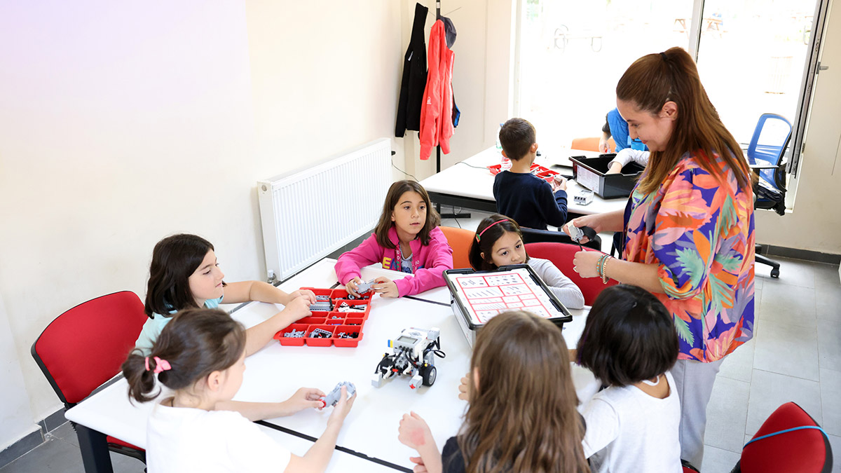 Çocuk Teknoloji Evinde ders başladı