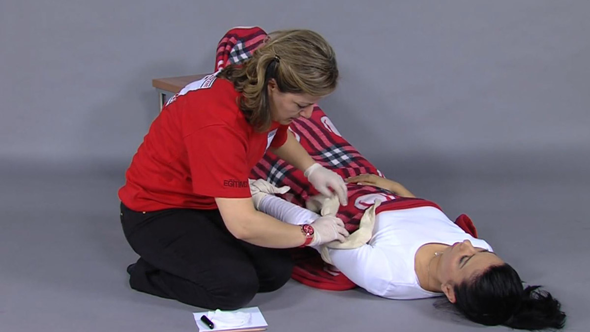 210 bin öğrenciye ilk yardım eğitimi