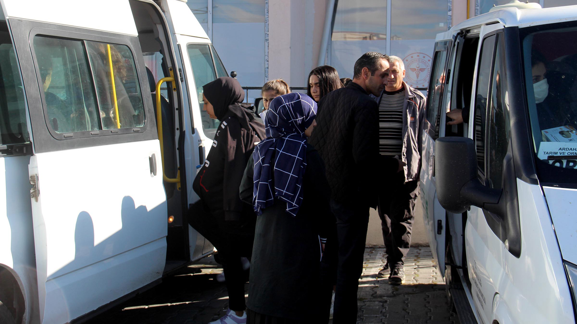 25 lise öğrencisi zehirlenme şüphesiyle hastanede