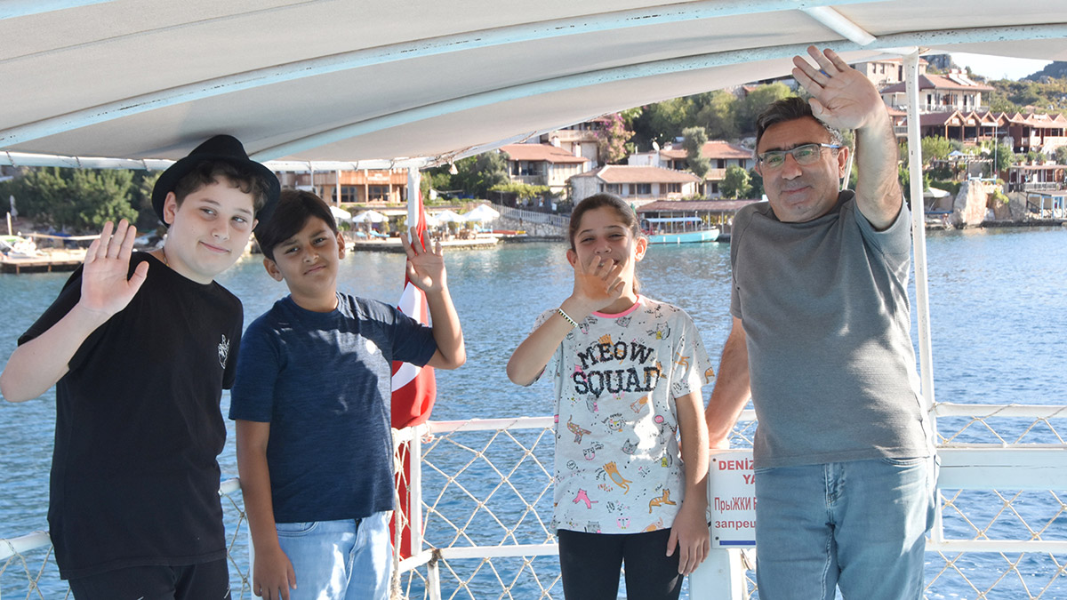 3 öğrenci, taşımalı eğitim sistemi ile okula ulaşıyor