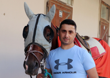 41 gün komada kalan jokey ata bindi