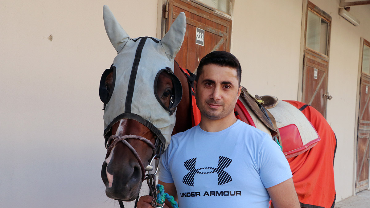 41 gün komada kalan jokey ata bindi