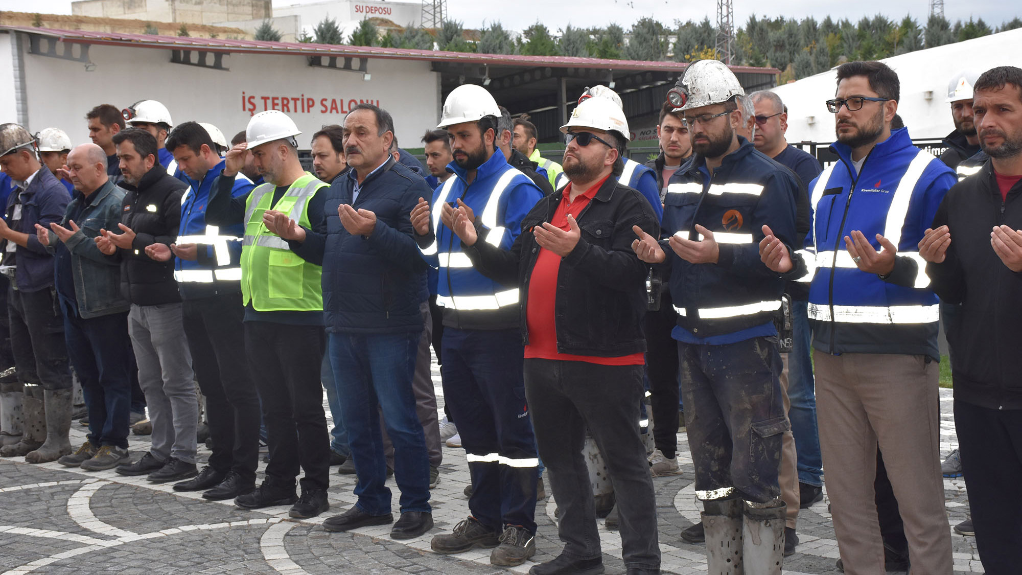 41 madenci için gıyabi cenaze namazı kılındı