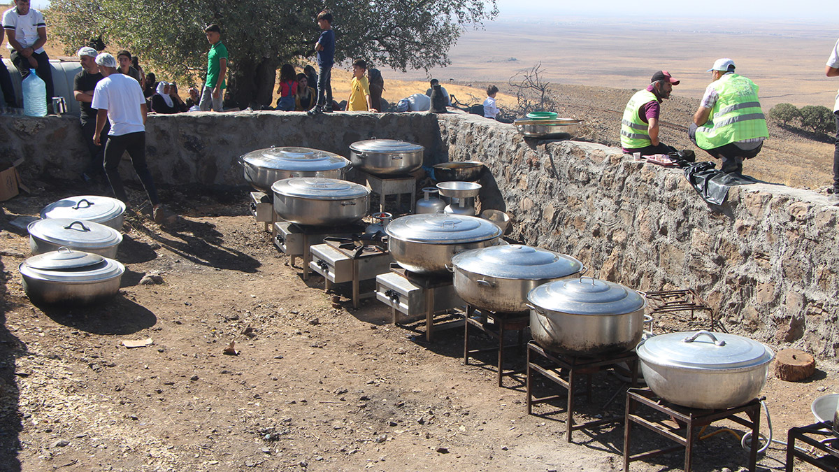 Şırnak’ın İdil ilçesinde Asur, Roma, Bizans, Ermeni ve son olarak İslam medeniyetine ev sahipliği yapan Alem Dağı’nda şehit olan Ali Alim adına düzenlenen 1400 yıllık Alim Dağı geleneği 58 yıl aradan sonra yeniden yapılmaya başladı.