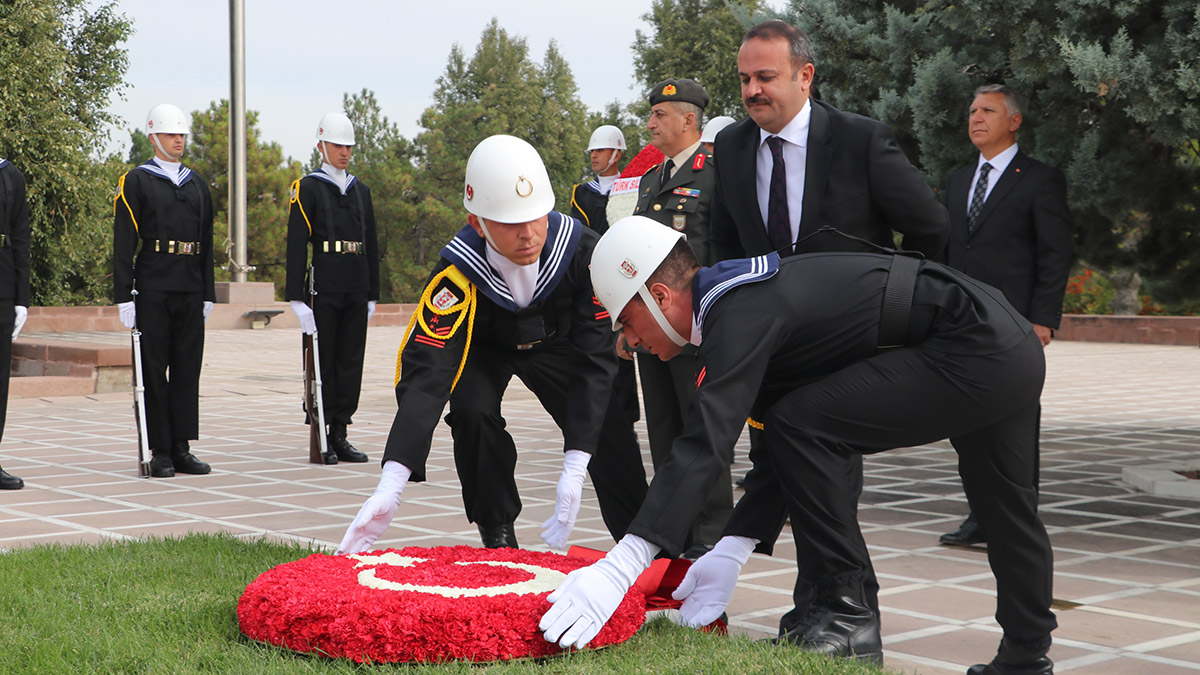 6'ncı Cumhurbaşkanı Fahri Korutürk mezarı başında anıldı