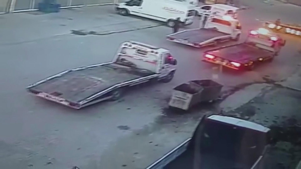 7 hafif ticari aracı çekicilere yükleyip çaldılar