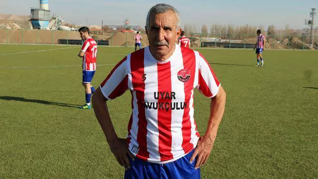 73 yaşındaki kunt en yaşlı futbolcu olmak istiyor