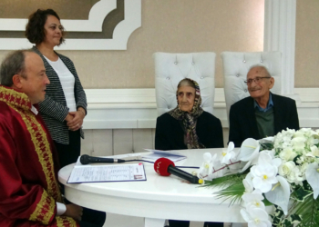 90'lık gelin ile 77'lik damat nikah masasında