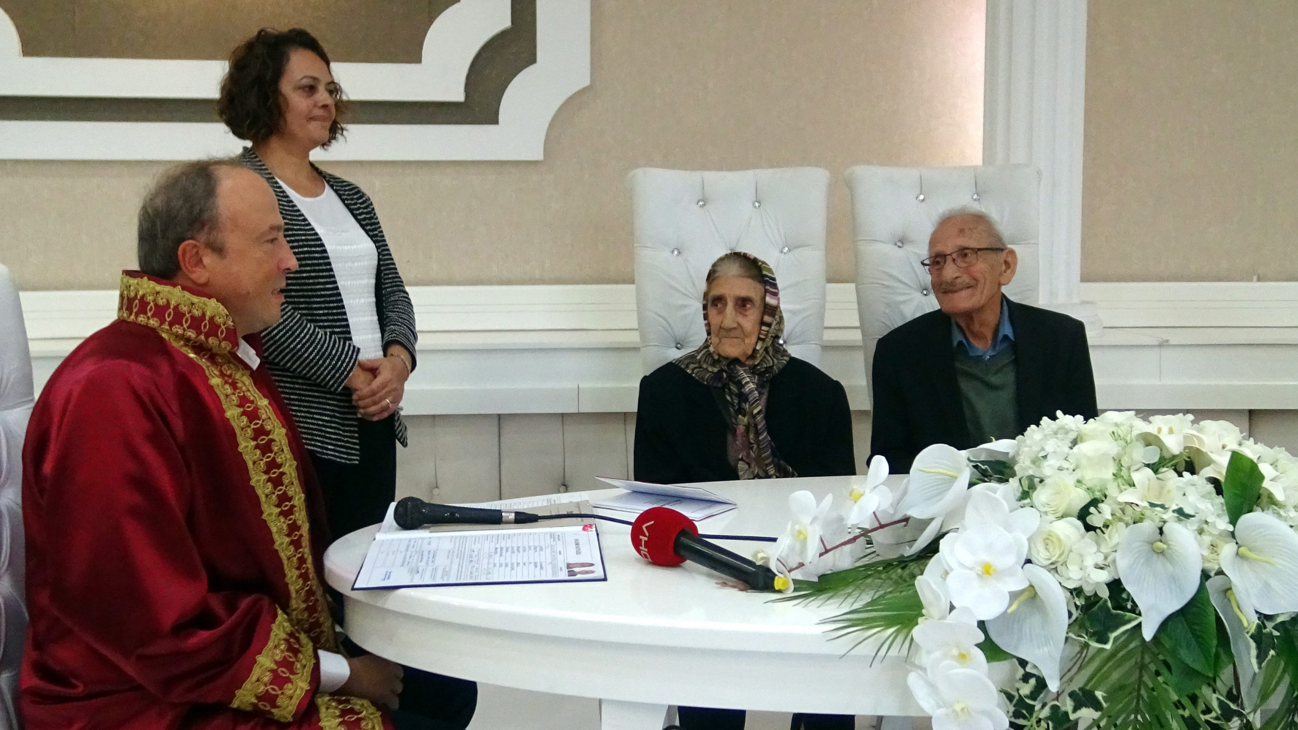 90'lık gelin ile 77'lik damat nikah masasında