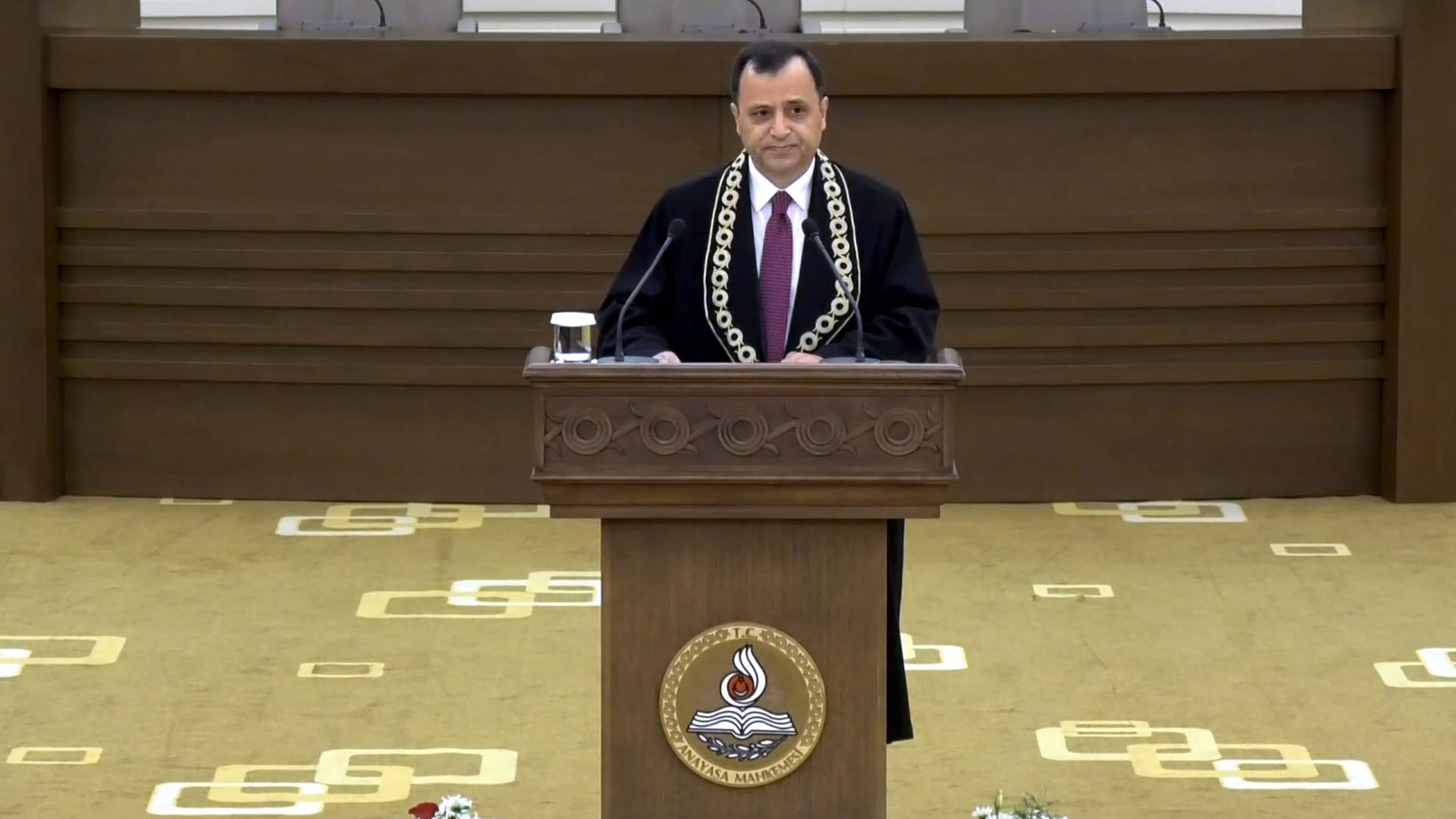 AYM'nin yeni üyesi Muhterem İnce yemin etti