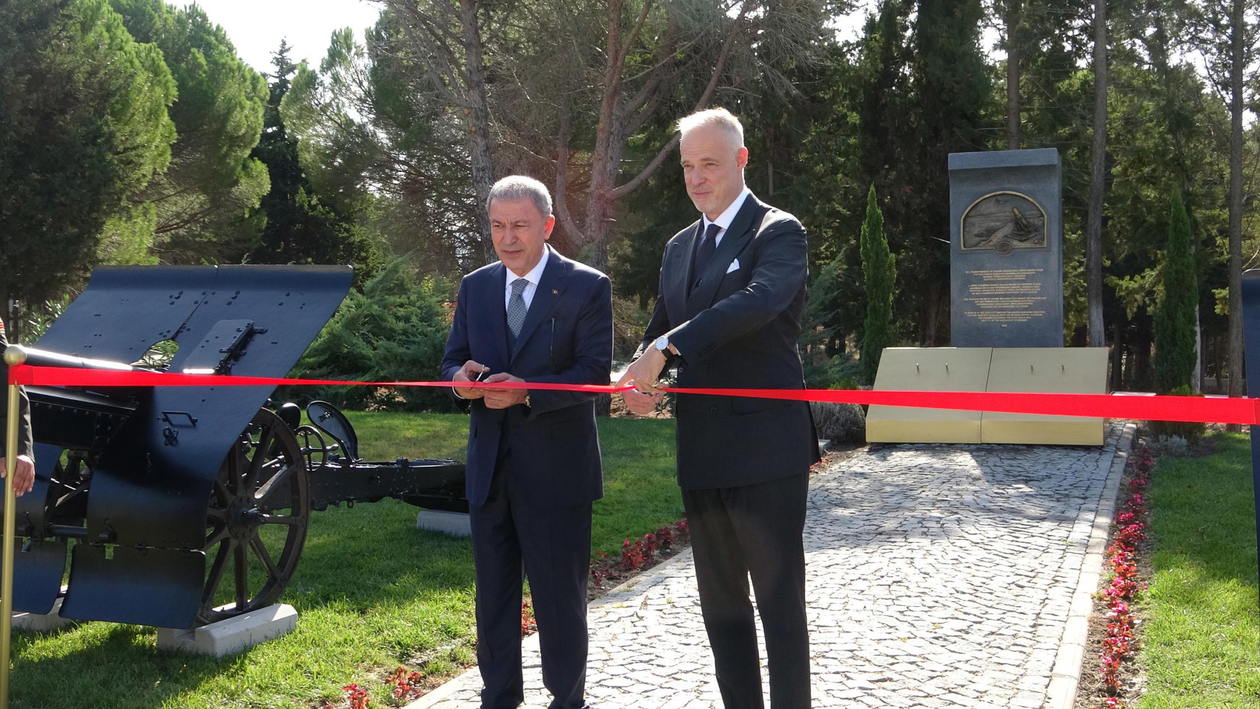 Akar, Macaristan Gelibolu Anıtı'nı açtı