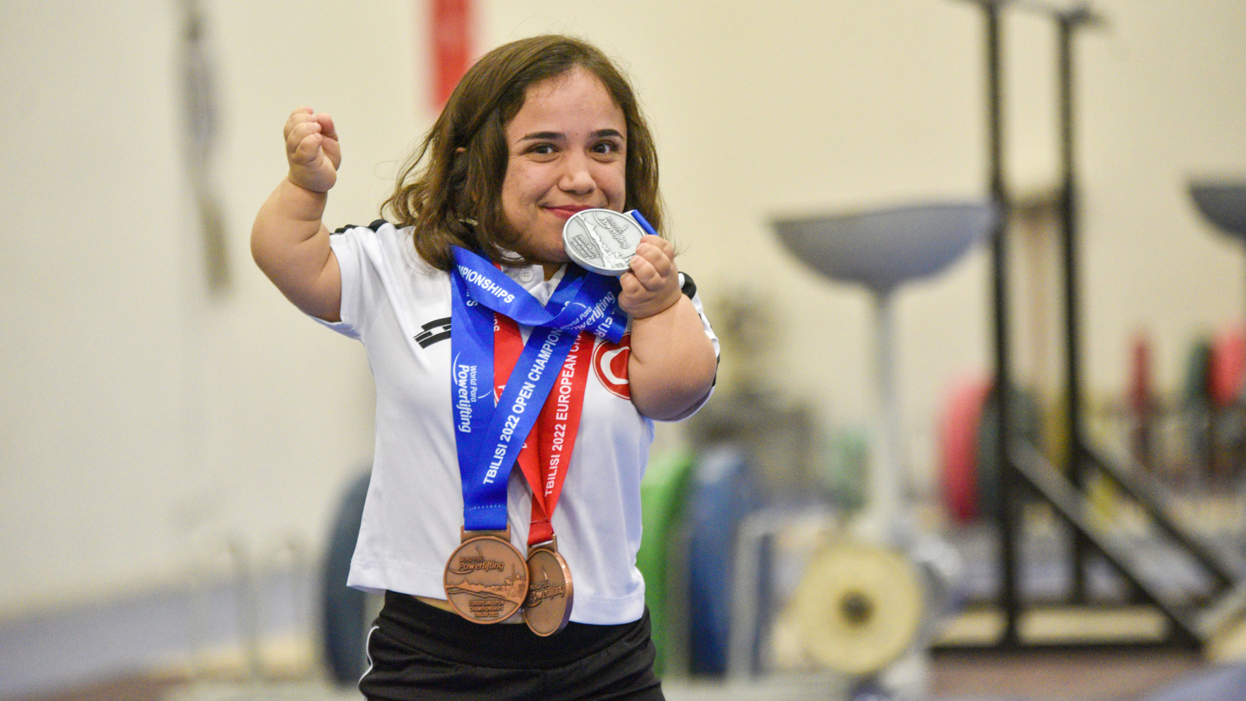 Alay edenlere inat halterde Avrupa ikincisi oldu