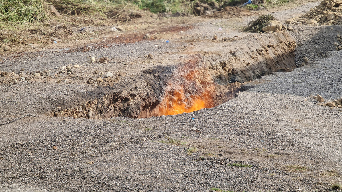 Altyapı çalışmasında doğal gaz borusu alev aldı