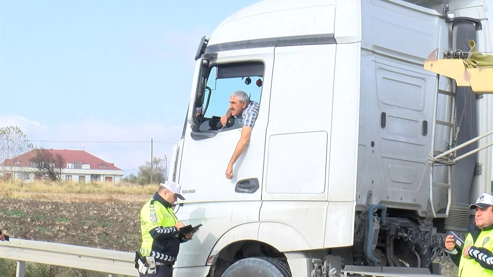 Arnavutkoyde hafriyat kamyonlarina denetim 1 - yerel haberler - haberton