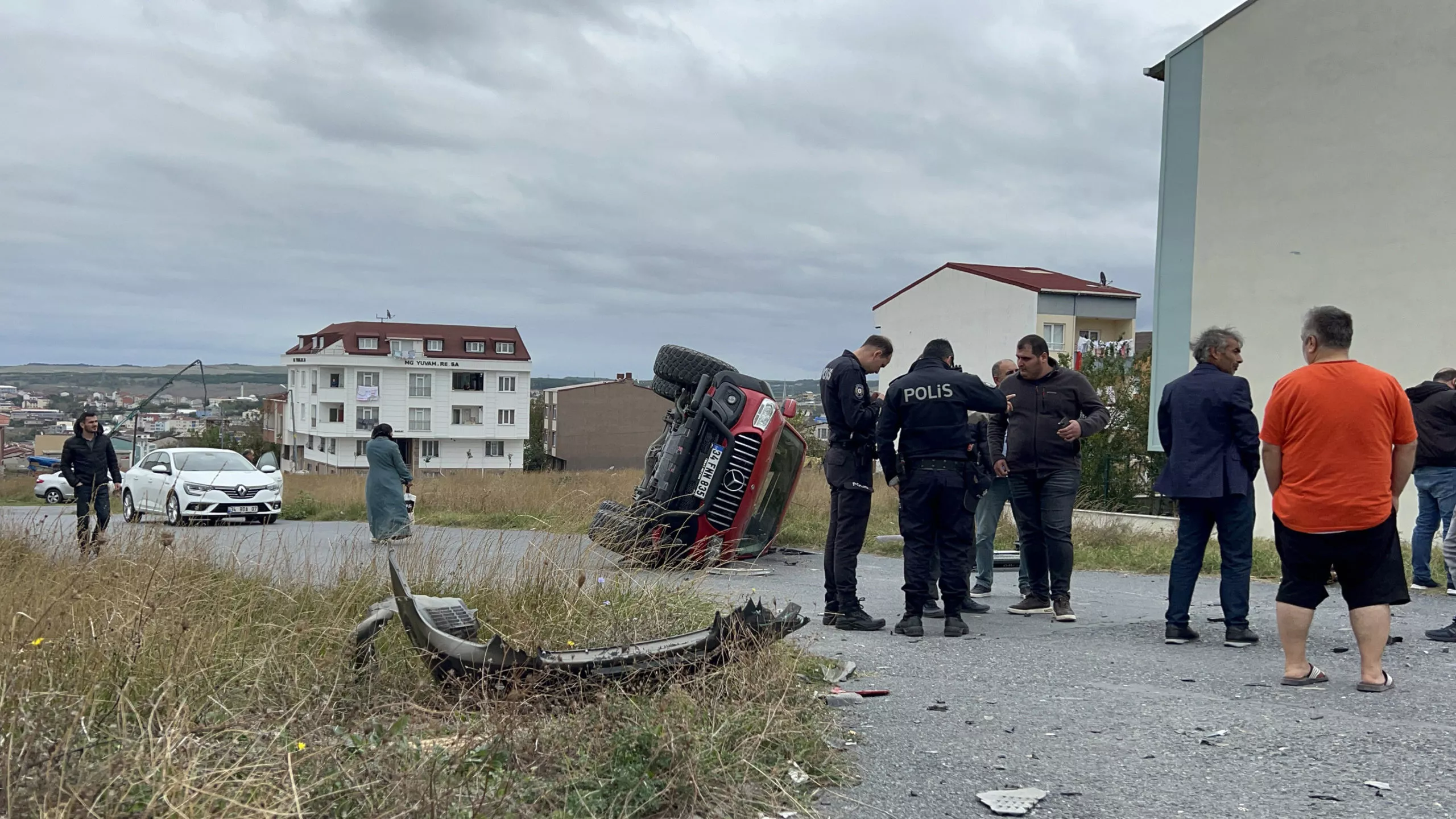 Arnavutkoyde otomobille pikap carpisti 2 yarali scaled - yaşam - haberton