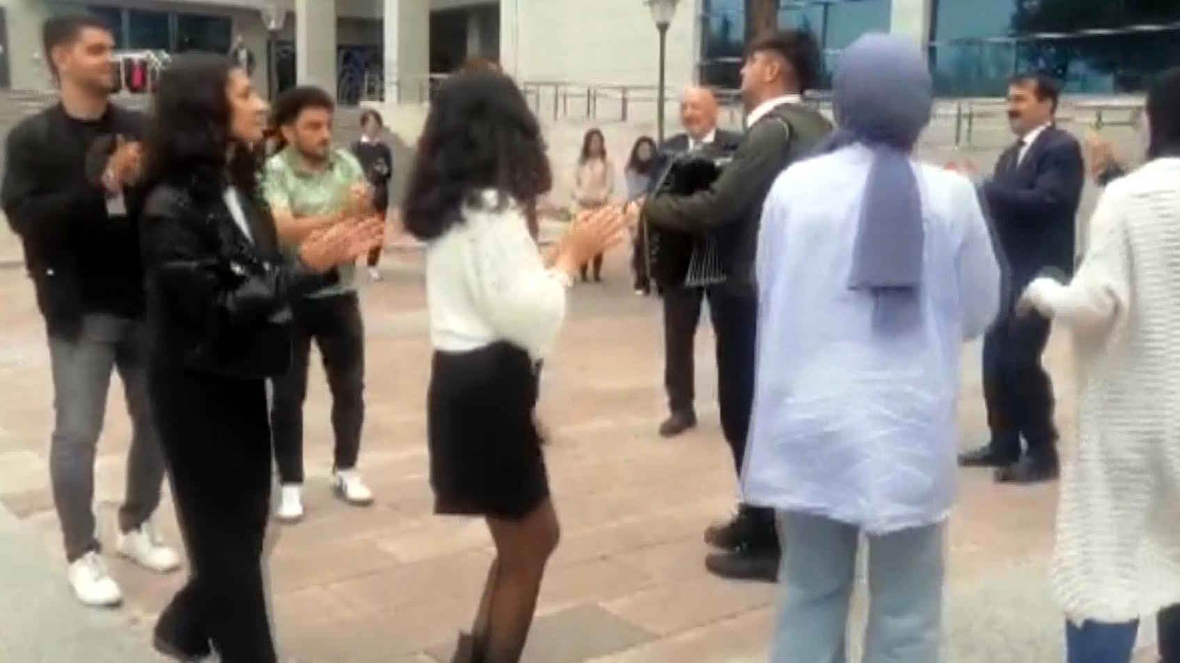 Artvinli öğrenciler, TBMM'de horon oynadı