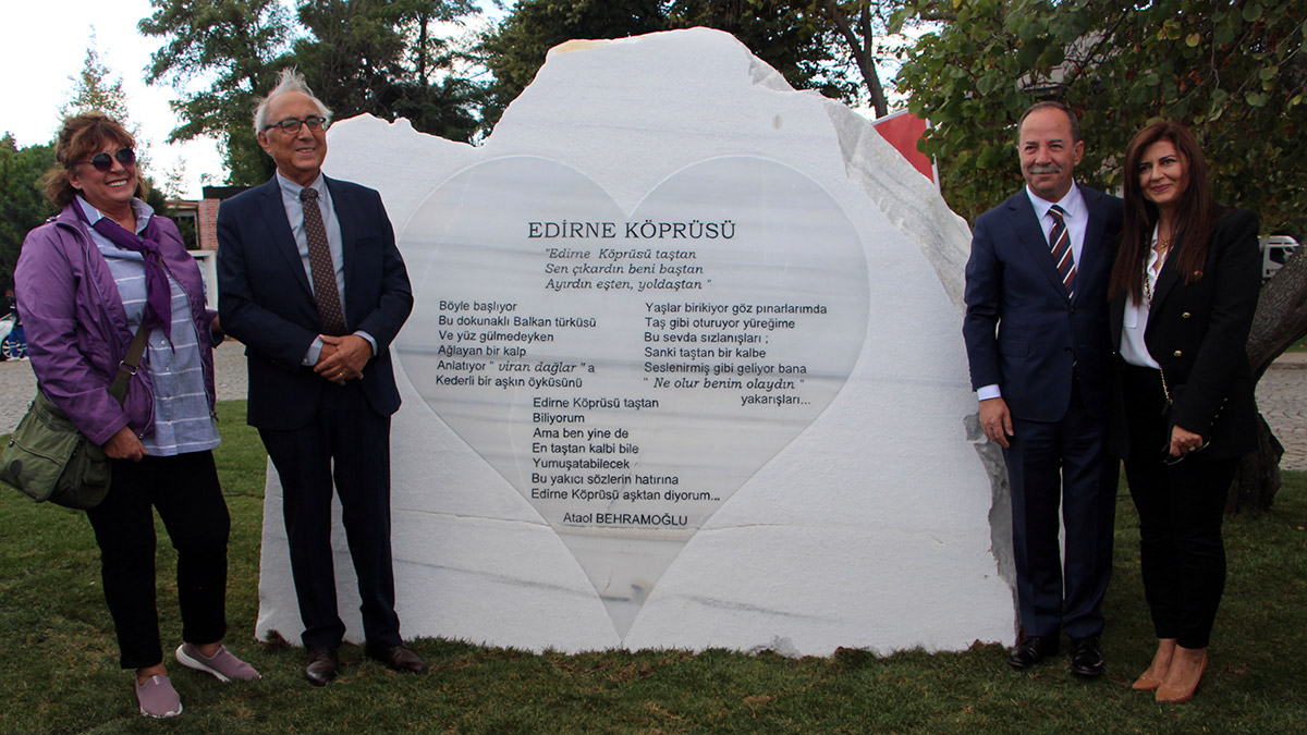 Ataol Behramoğlu'nun şiirine kitabe açıldı