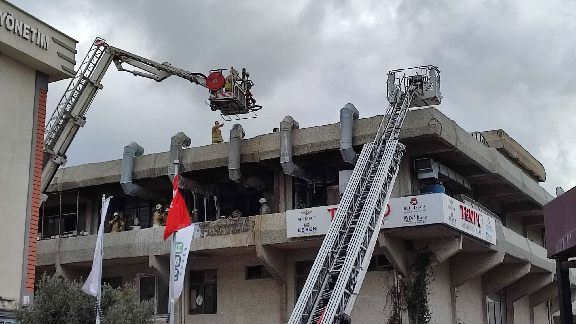 Başakşehir'de sanayi sitesinde yangın
