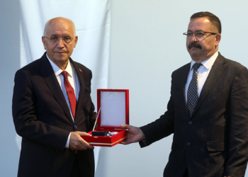 Başkan Yaşar'a Sağlık Özel Ödülü verildi
