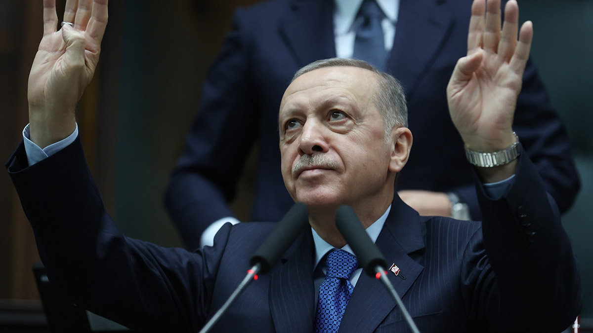 Cumhurbaşkanı Recep Tayyip Erdoğan, CHP'nin başörtüsü ile ilgili verdiği kanun teklifine ilişkin, "Doğrusu bu zatın niye böyle bir teklifle ortaya çıktığını anlamakta zorlandık. Çünkü biz bir dönem zulüm düzeyine varan başörtüsü konusunu ülke gündeminden çıkardık" dedi.
