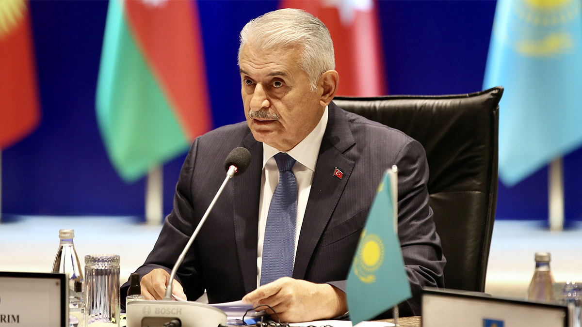 Binali Yıldırım trafik kazası geçirdi