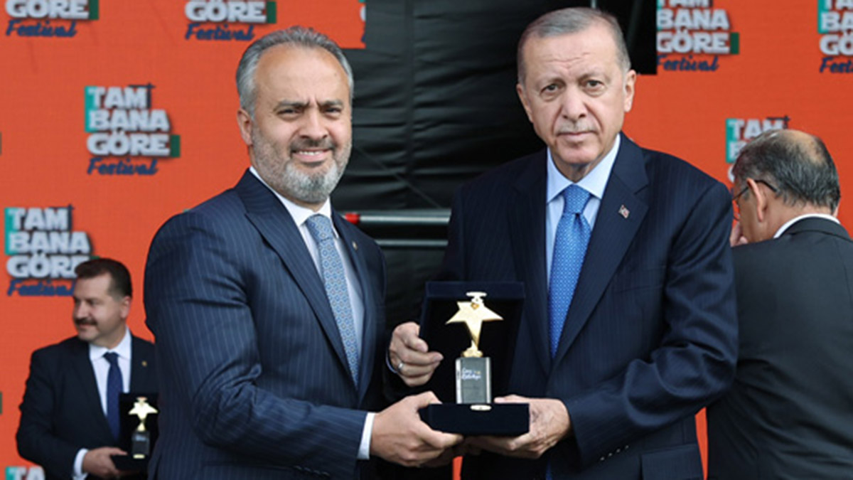 Bursa Büyükşehir Belediyesi'ne burs ödülü