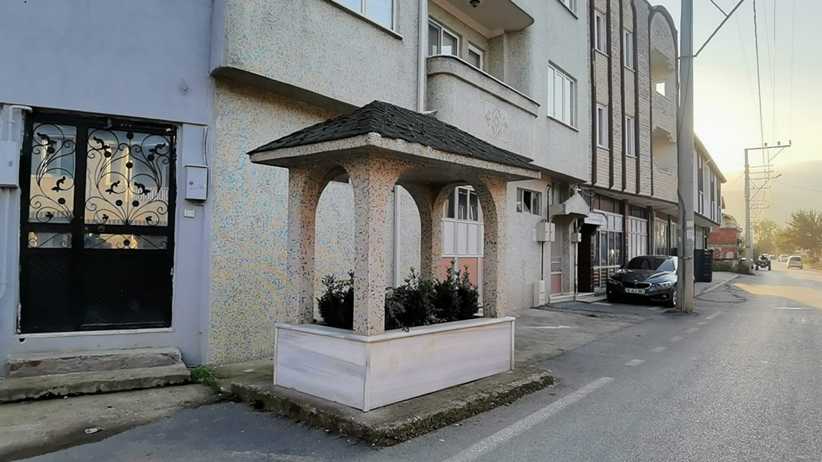 Bursa'daki 'Gizemli mezar' ilçeyi ikiye böldü