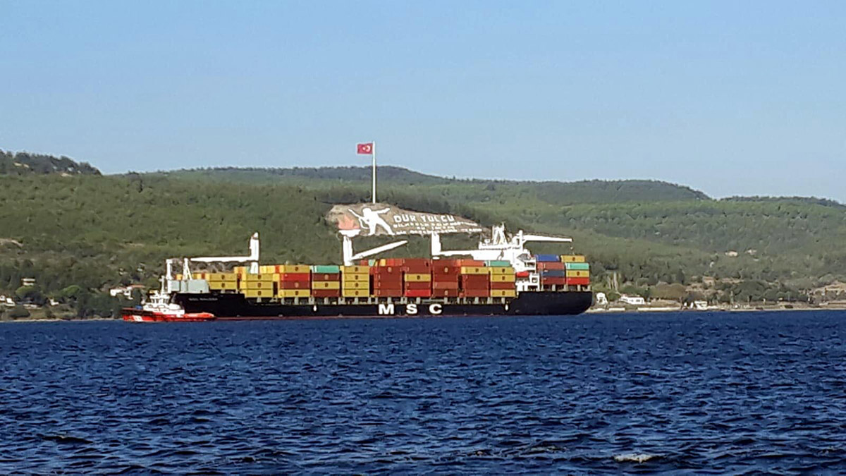 Çanakkale Boğazı'nda arıza yapan gemi demirletildi