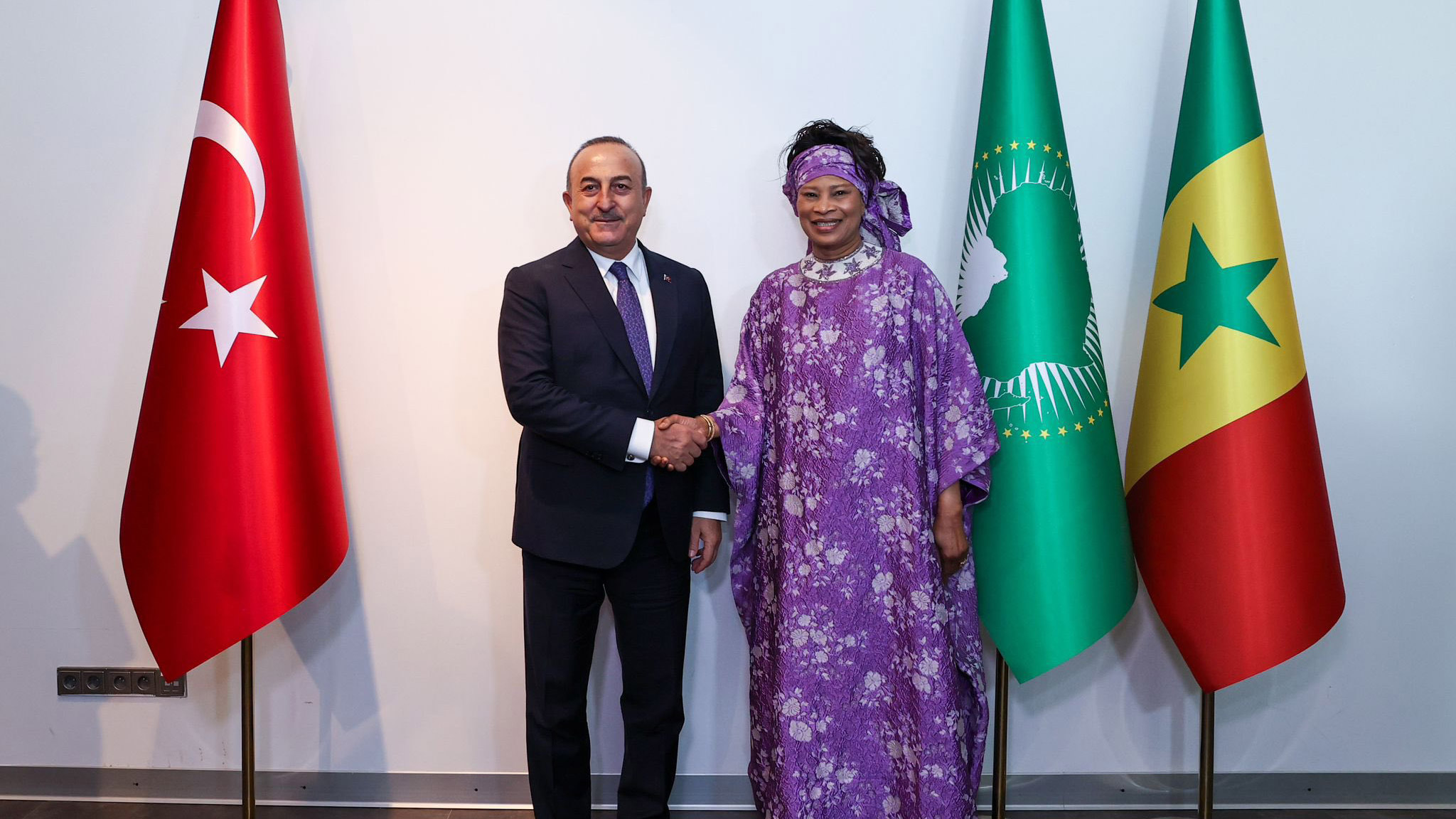 Çavuşoğlu Senegal'de temaslarını sürdürüyor