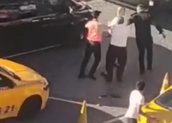 Çocuğuna aldırmadan taksiciye silah doğrulttu