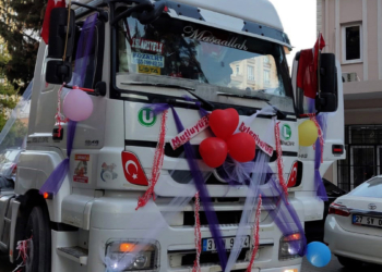 Damat, TIR'ını gelin arabası yaptı