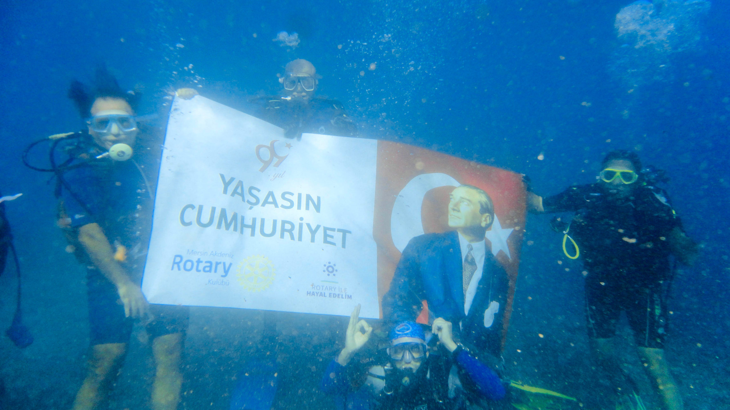 Deniz Altında Cumhuriyet Bayramı kutlaması