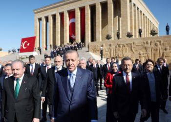 Devlet erkanı Anıtkabir'i ziyaret etti