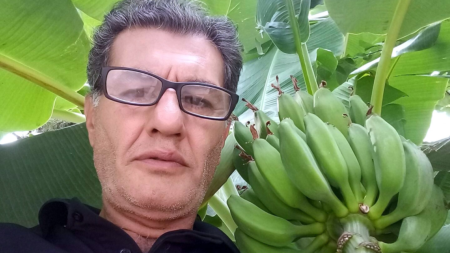 Devrilen su tankının altında kalarak can verdi