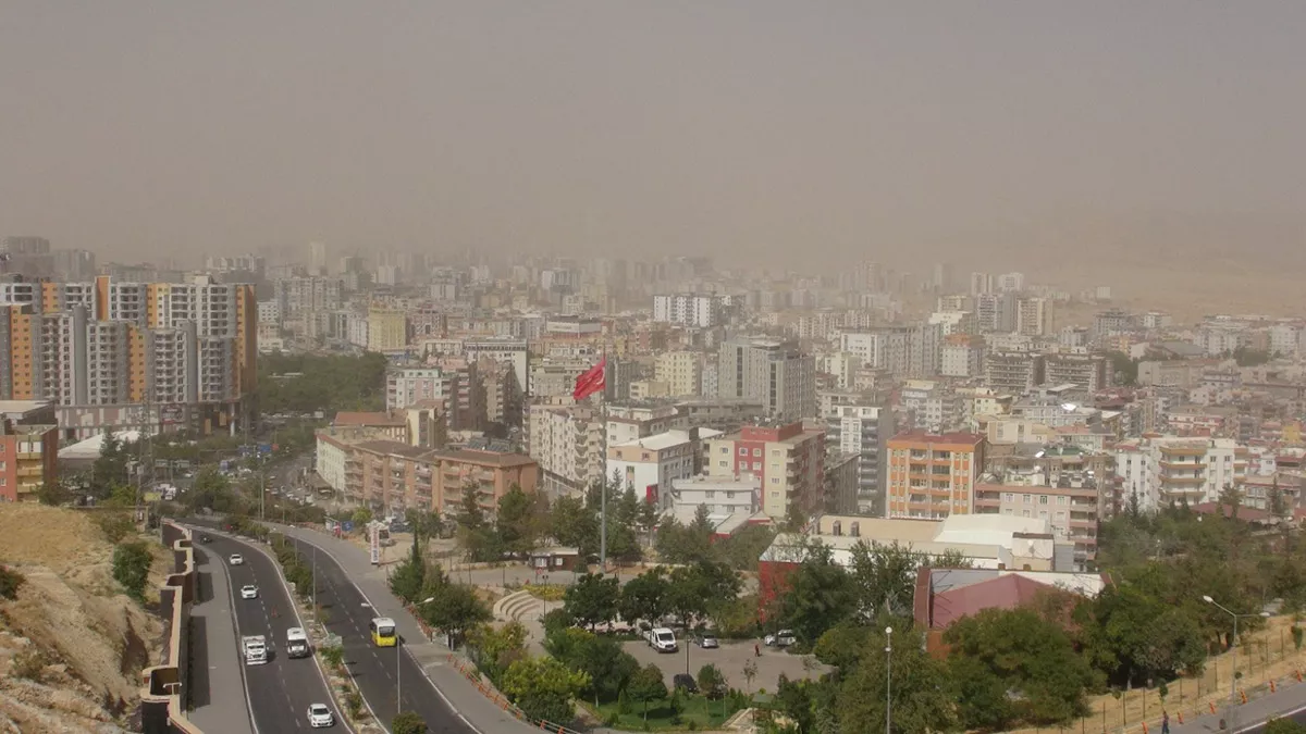 Diyarbakir ve mardinde toz tasinimi etkili oldu 1 - yerel haberler - haberton
