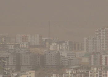 Diyarbakır ve Mardin'de toz taşınımı etkili oldu