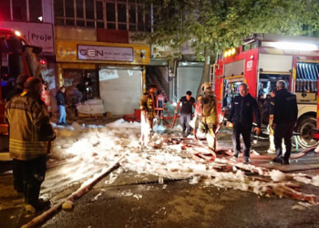Döşeme atölyesinde çıkan yangında 5 kişi yaralandı