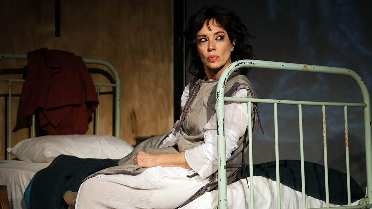 Ebru Unurtan'a En Başarılı Kadın Oyuncu ödülü