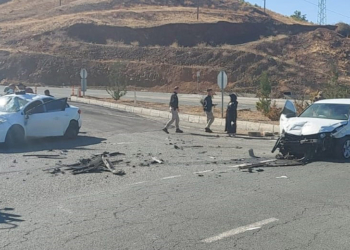 Elazığ'da iki otomobil kavşakta çarpıştı: 7 yaralı