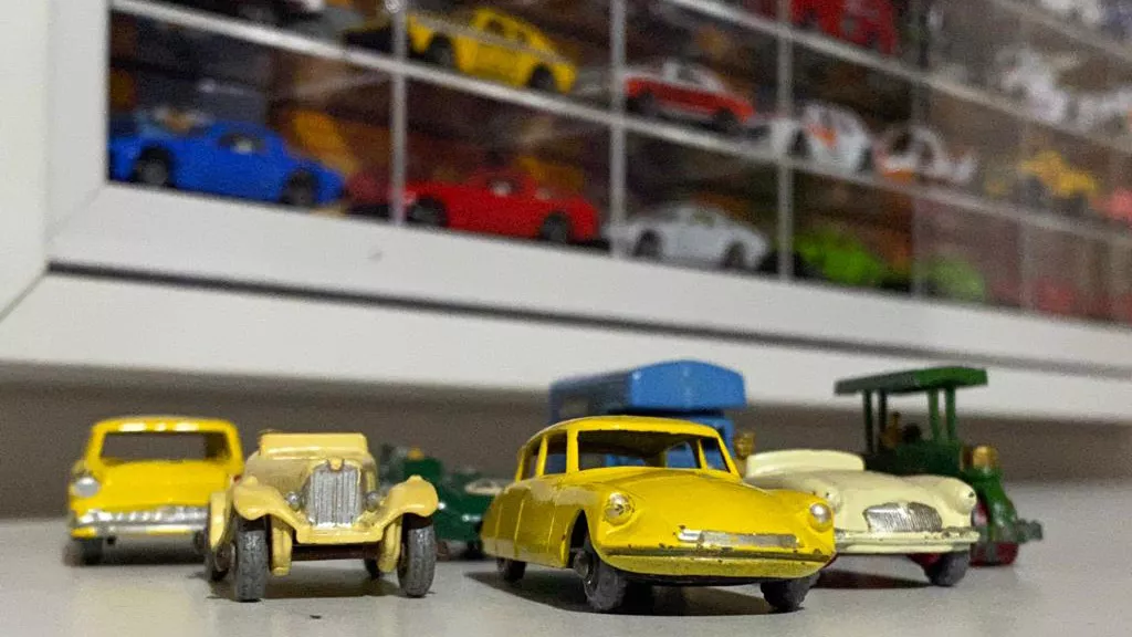 Emekli doktorun oyuncak araba koleksiyonu