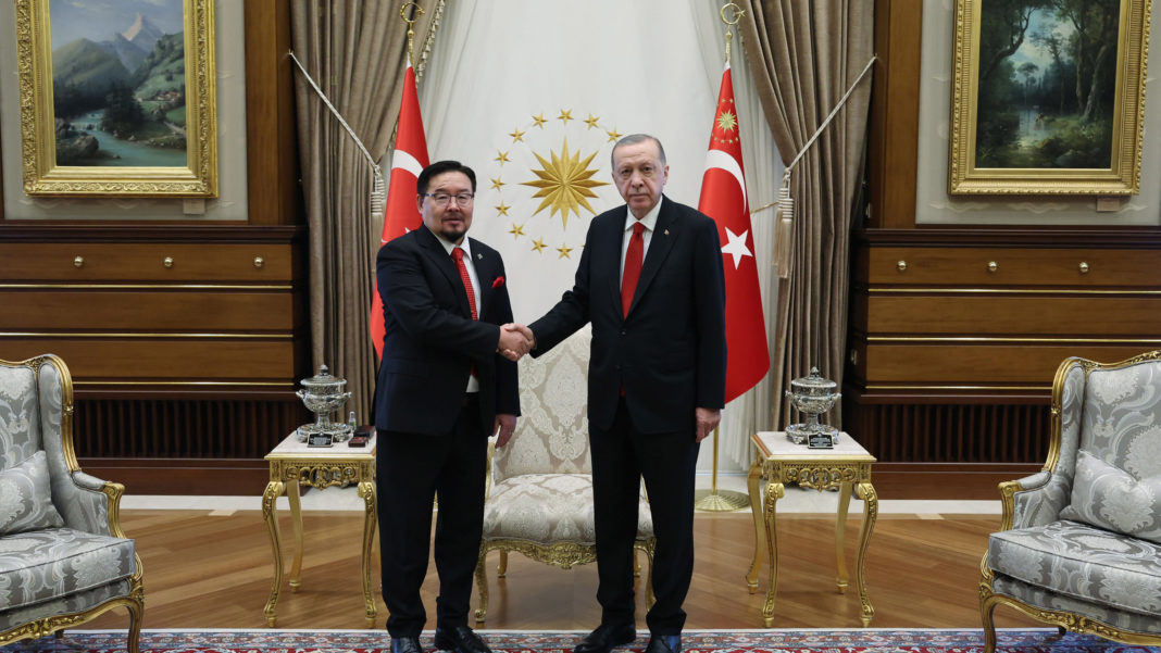 Erdoğan, Moğolistan Meclis Başkanı ile görüştü