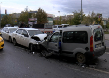 Eyüpsultan'da zincirleme trafik kazası kamerada