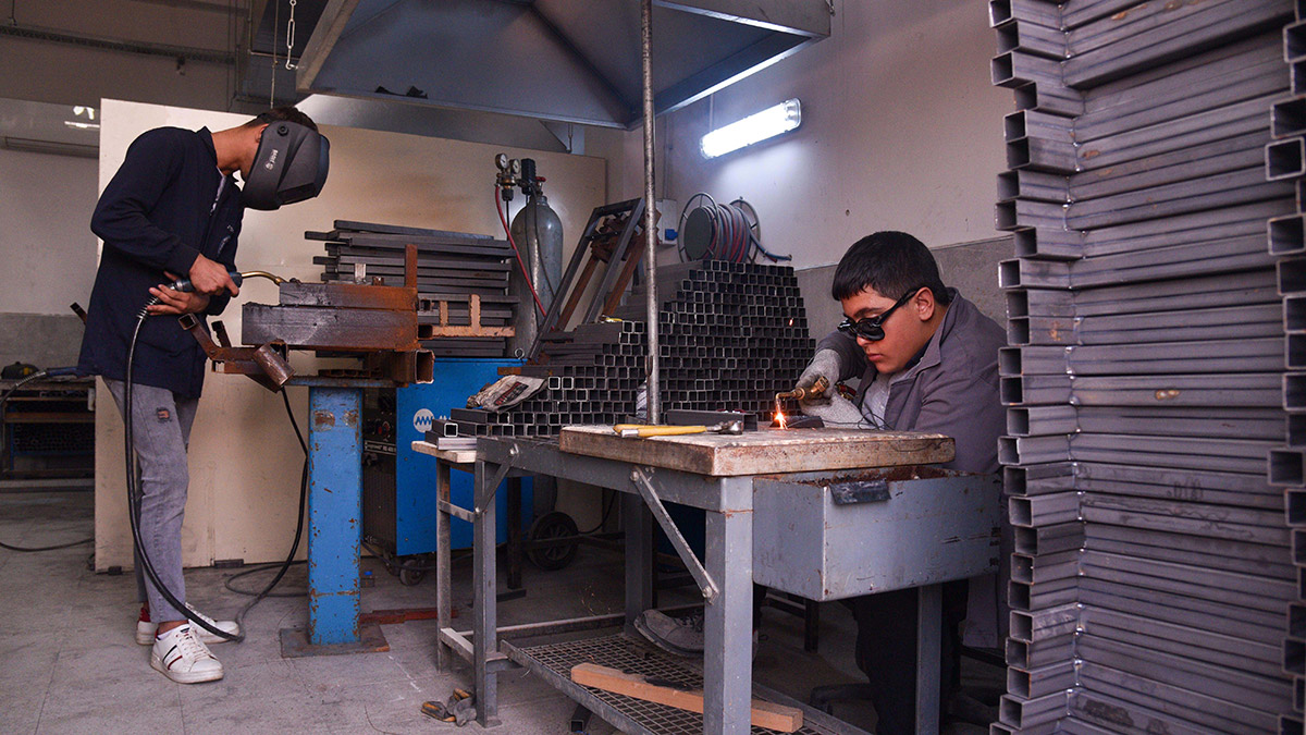 Fabrika gibi lise: 47 milyon lira ciro yaptılar