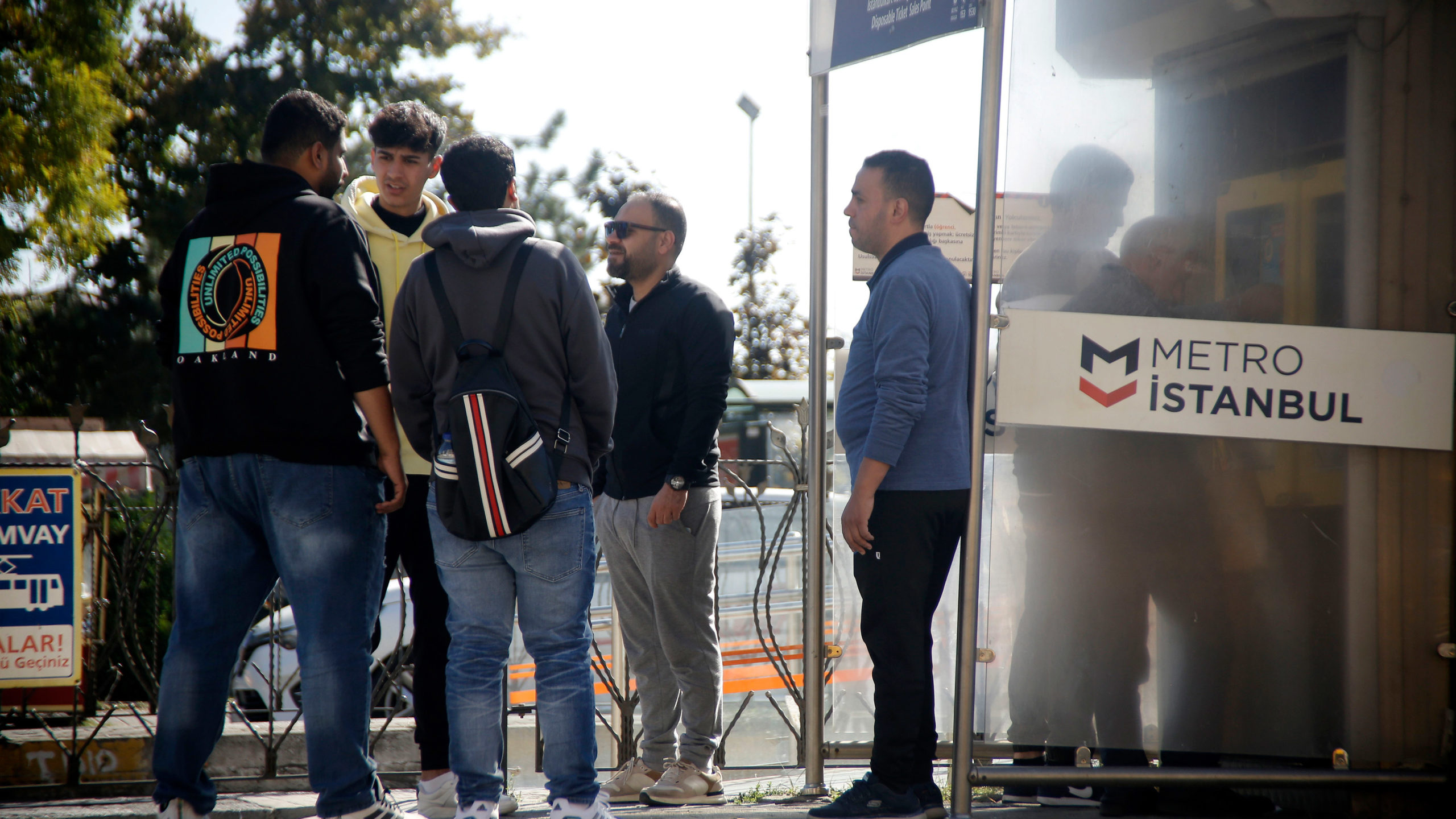 Fırsatçılar istanbulkartı turiste iki katına satıyor