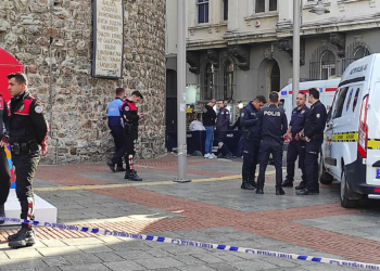 Galata Kulesi'nden atlayan kişi hayatını kaybetti