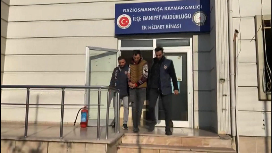 Gaziosmanpaşa'da elindeki bıçakla çocuğu gasbetti