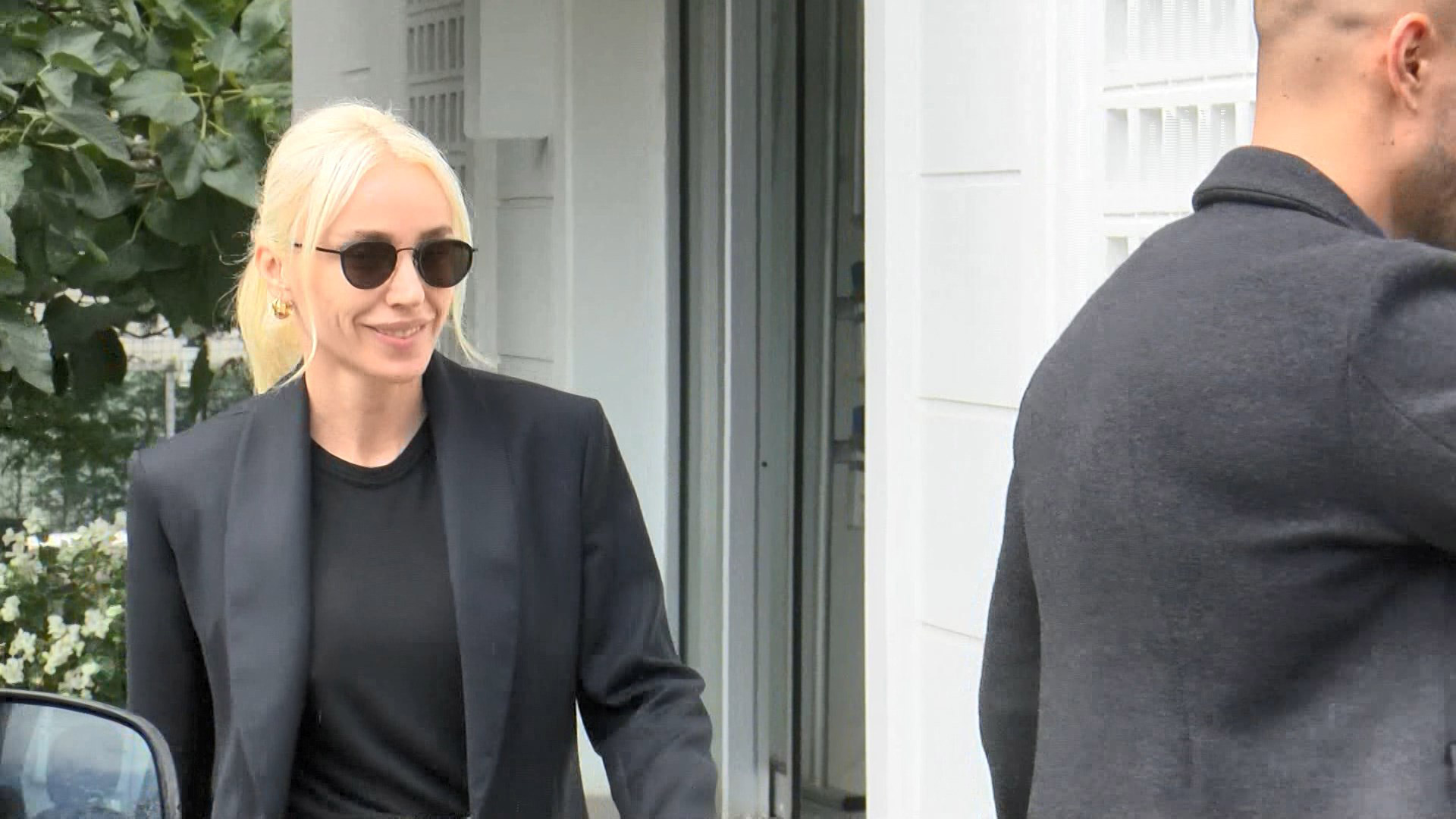 Gülşen duruşma öncesi imza verdi