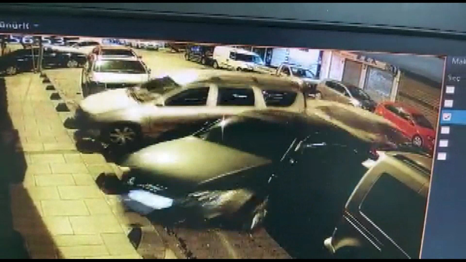 Güngören'de 4 araca çarpıp kaçtı