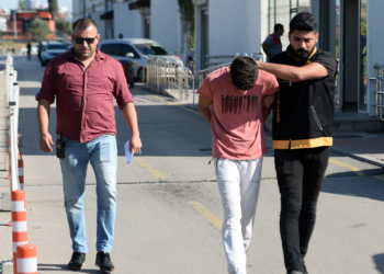 Gürültü uyarısı yapan kişiyi bıçakladı